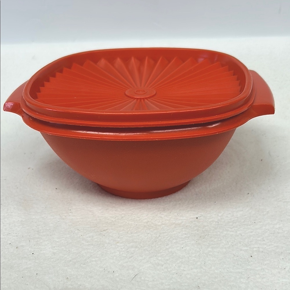 Vintage 1970”s orange   TUPPERWARE   “Servalier” 7.5” lidded bowl
